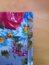 Versäumen Rand festnähen