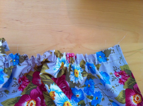 Parallelnaht - Stoff am Unterfaden raffen Stoff am Unterfaden raffen