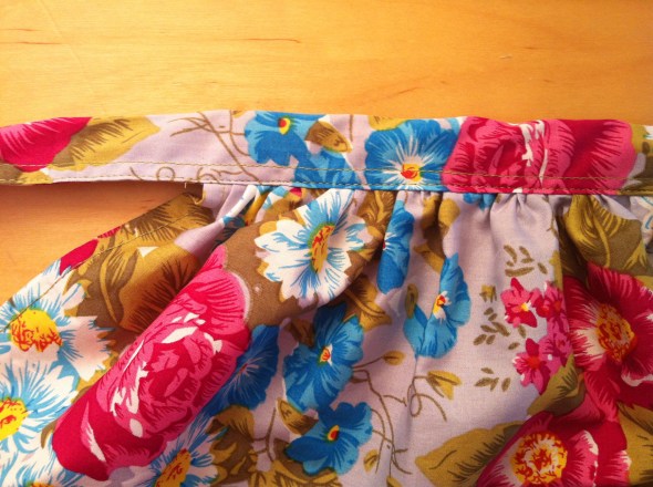 Schürze zusammennähen Schürze und Borde zusammennähen