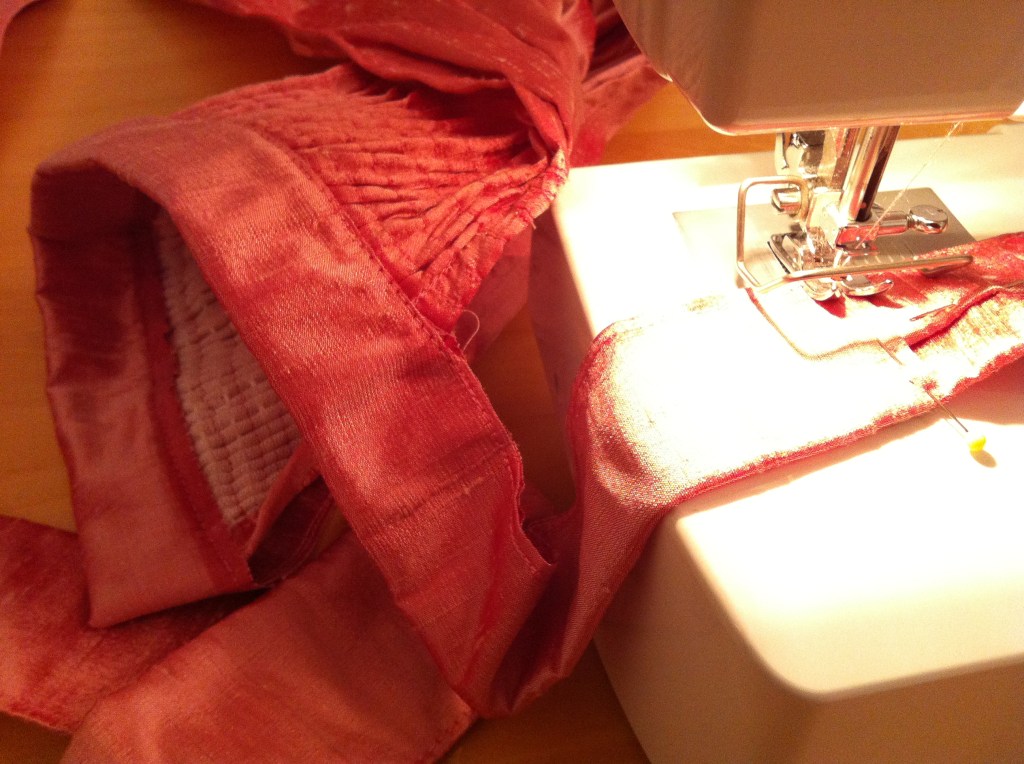 Schürzenbänder befestigen