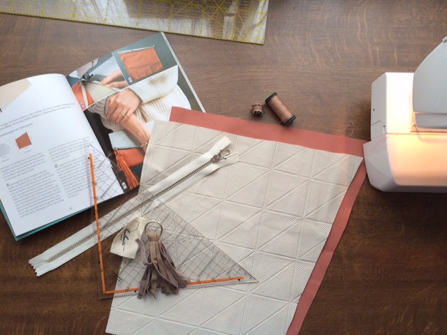 Clutch-Cherie-Buch-Nähtisch